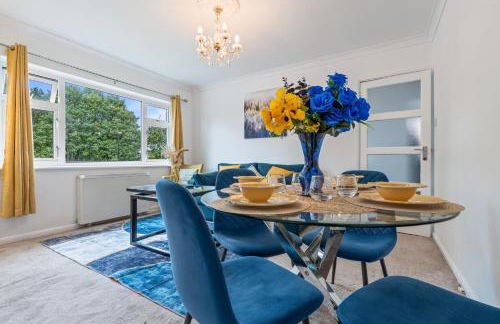 OPK STAYS - Stylish 2 bed Coventry train Station Apt, City Centre, Sleeps 4, FREE Parking, Free Netflix - Foto 6