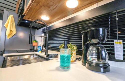 FunTropicalTinyHomeGolfCartLake - Foto 27