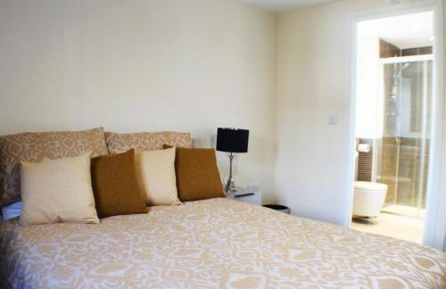 The Silverstone House. Comfort, Convenience and no hassle at the doorstep of Silverstone Race Circuit. - Photo 13