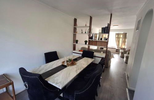 Nicely decorated 3 bedroom house near Heathrow, London - Foto 33