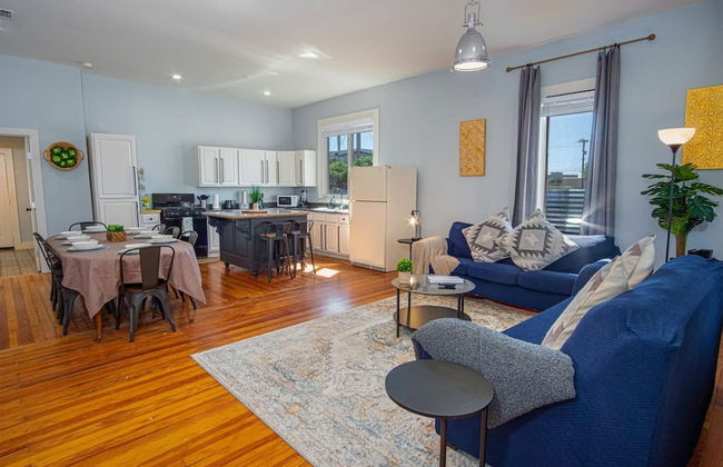 Stunning 3BR 2BA Haven in Downtown s Heart - Foto 8