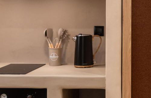 Rustic Boutique Apartment with Live Olive Tree & Private Parking - Photo 30