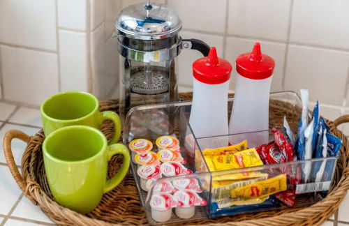 Sojourn Classic DC Rowhouse with Parking - Foto 17