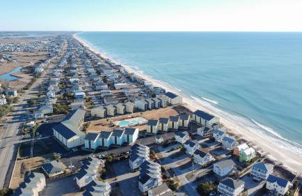 Carolina Waves - Oceanfront Relaxation and Poolside Fun in Surf City! - Foto 52