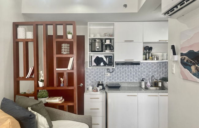 Mesavirre Bacolod | Elegantly Furnished 1BDM w/Balcony @ LOPEZ LUX. - Foto 16