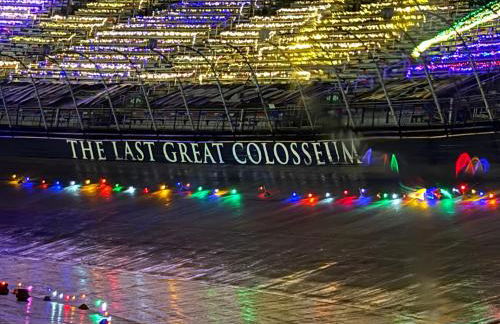 Stylish 3BR Getaway across Bristol Speedway - Foto 12