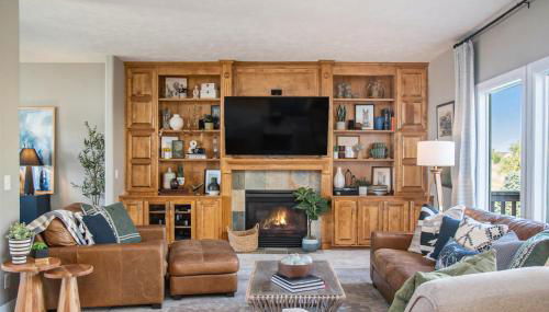 Stunning 5BR Villa Large Hot Tub & Scenic Yard - Foto 4