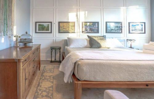 2BR with Workspaces & Deck ABODEbucks - Foto 9