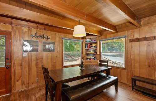 Sunshine Cabin - Cozy 2-Story Getaway - Photo 24
