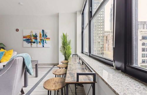 2BR Executive Downtown Apartment - Photo 6