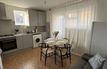 Ealing ,South Ealing, ,Richmond park ,Heathrow airport,Gunnesbury park,London - Foto 21