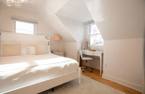 Renovated Cape Near Beach with Fire Pit - Foto 24