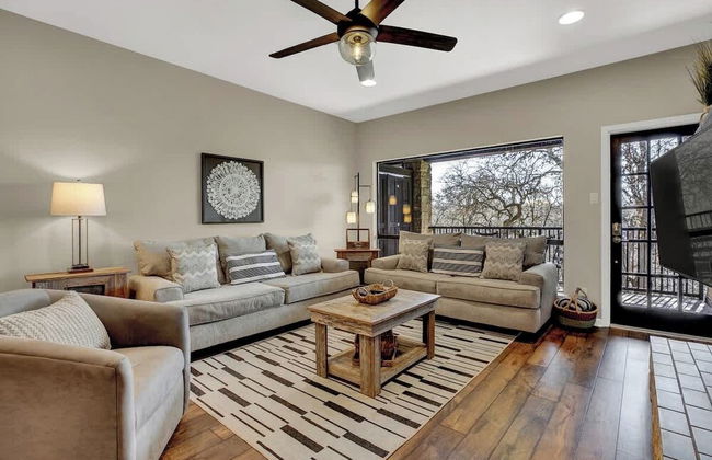 Luxury Riverfront Condo 1 BLK to Schlitterbahn! - Foto 15