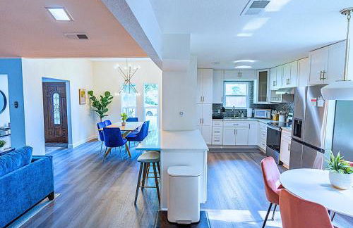 Sparkling Pool Retreat Near Legacy West by Vacation Your Way - Foto 14