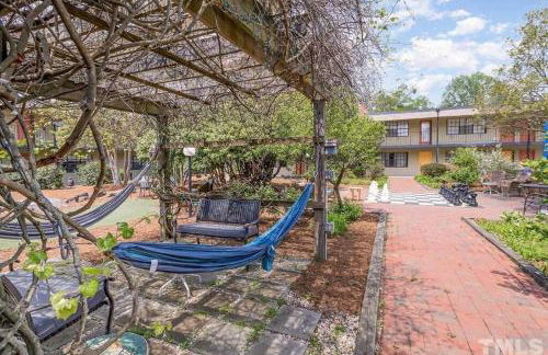 Luxury Warehouse District Condo - Foto 17