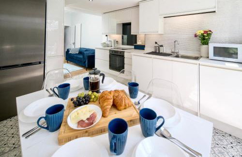 Marina Bridge House Central Cowes - Photo 1