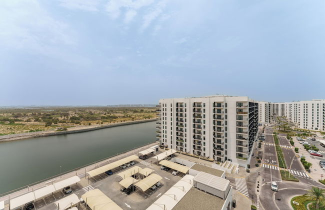 Maison Privee - Charming Retreat w/ Panoramic Views on Yas Island - Photo 25