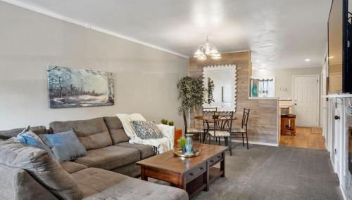 2 bed 2 and a half bath close to shopping restaurants and more - Foto 5