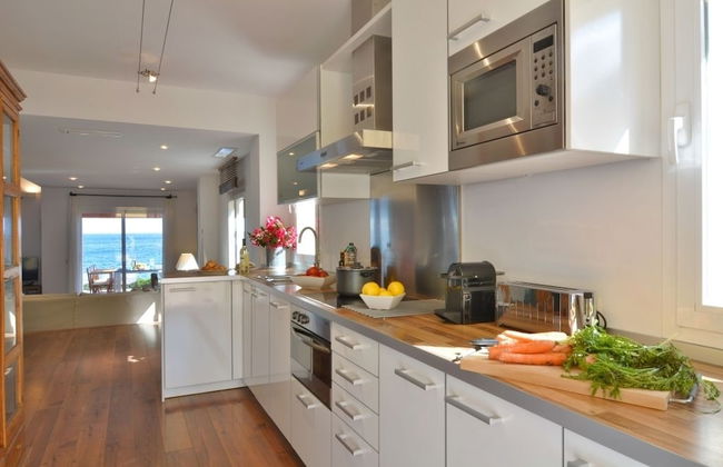 Luxurious Sea Front Villa in Mallorca - Photo 9