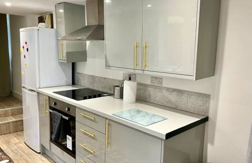 4 Bedroom Terrace house Near Town Center Wellingborough - Photo 7