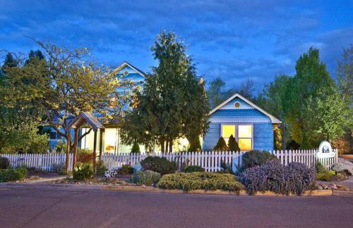 Bluemoon Vacation Rentals - Bluemoon Cottage - Foto 1