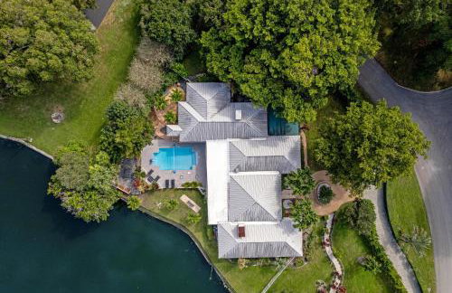 8BR Gem With Pool, Lake View & Tons of Amenities! - Foto 7