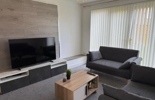 Contractors, Private Driveway for Multiple cars, Wifi, Long Stay - Photo 18