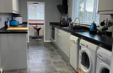 4 bedroom suit Contractors or Families Newport TF10 - Foto 6