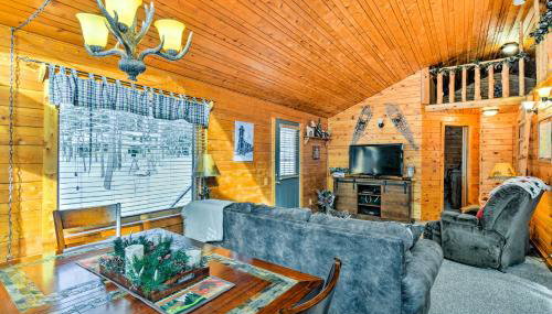Cozy Manistique Cabin with Deck, Grill and Fire Pit! - Foto 5