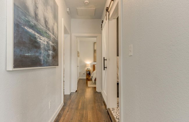 2BR Stylish Retreat in Midtown - Photo 33