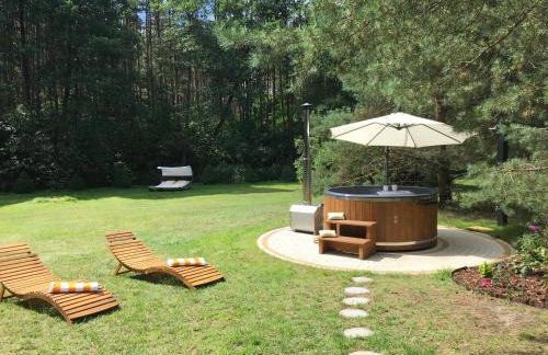 Deluxe Holiday Zdrojowa -Willa typu Alpejskiego w Borach Tucholskich-Całoroczna Balia z jacuzzi-Prywatny las i strumyk -Duża Wiata grillowa - Foto 5