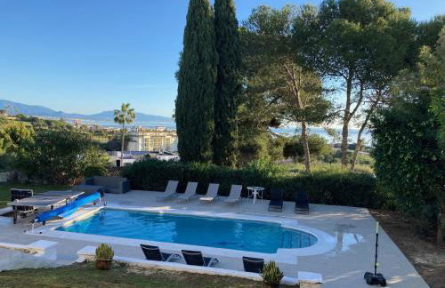 5 Bedroom Villa with HEATED Pool with breath-taking Sea Views, Walking distances to Shops Restaurants Beach - Photo 14