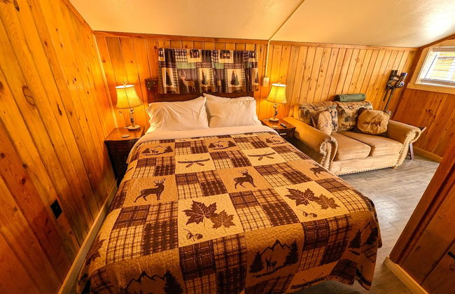 Yellowstone's Treasure Cabins - Photo 7