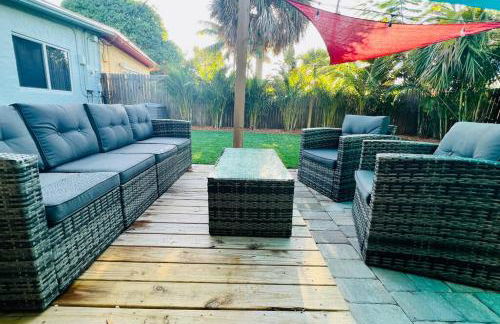 Luxury 2/2 private oasis w/Hot Tub walk to Beach - Foto 35