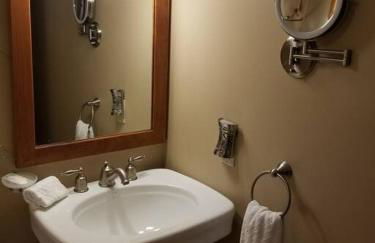 Lake Chelan View Condo in Downtown near Beach! - Foto 8