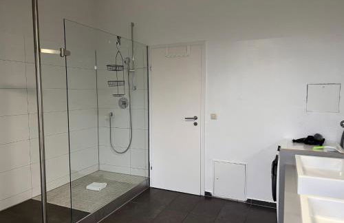 T&K Apartments - Comfortable 4 and 5 room Apartments - 20min Fair Messe CGN - Photo 17