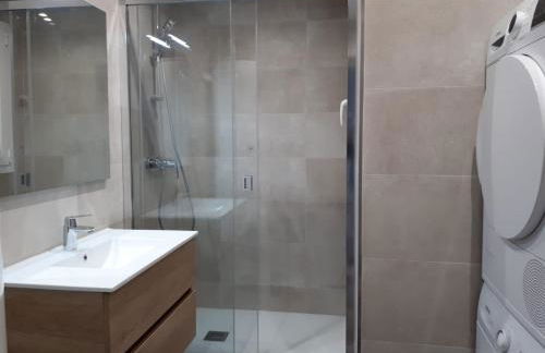 Beautiful Apartment on Las Ramblas with Port views - Photo 33