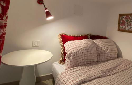 Ground Floor - Hauseman Building close to Thermes - Foto 21