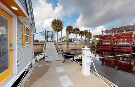 The Famous Houseboat in Sanford - Photo 17