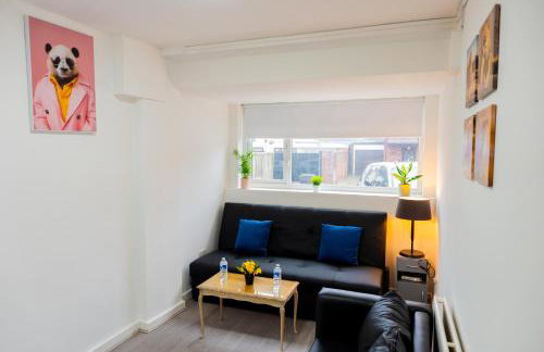 Beautiful Modern Home in London, Free Parking, Family Home, Sleeps 9, Close to Railway Station - Foto 42