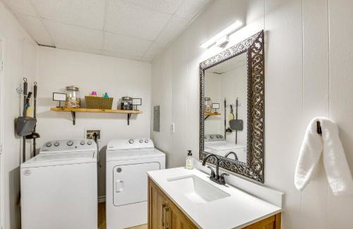 Lakefront Frankston Cabin with Dock and Fire Pit! - Foto 15