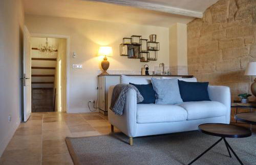 La Grande Bourgade-Authentique Maison en Pierre avec Terrasse Climatisation au Cœur d'Uzès - Foto 8