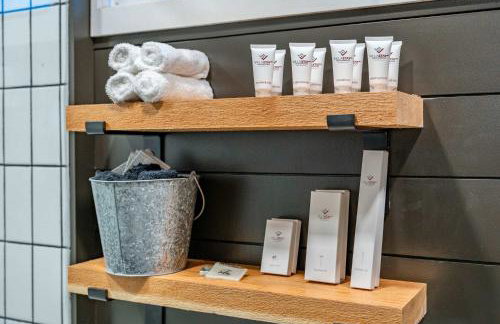 Stunning 2-Story Container Home with Rooftop Terrace - Foto 33