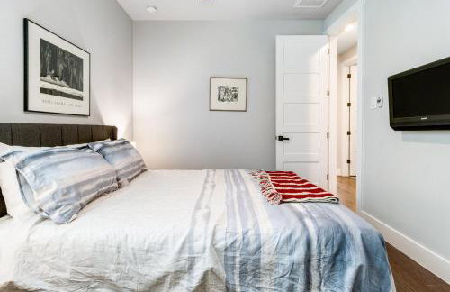 Downtown home with WiFi, central AC, furnished rooftop deck, and full kitchen - Foto 17