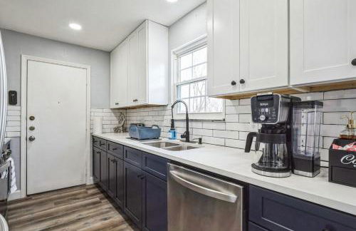 Stylish Retreat in Central Austin with Fire Pit - Foto 11