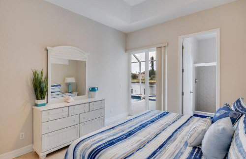 Cape Serenity- Premier Waterfront Villa with Kayaks and Bikes - Foto 23