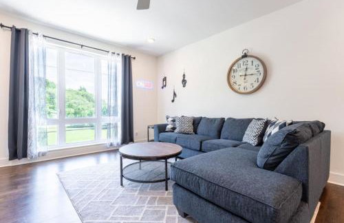 6 Bedroom Quiet Townhome! 6min to Airport & 15min to Downtown! - Foto 7