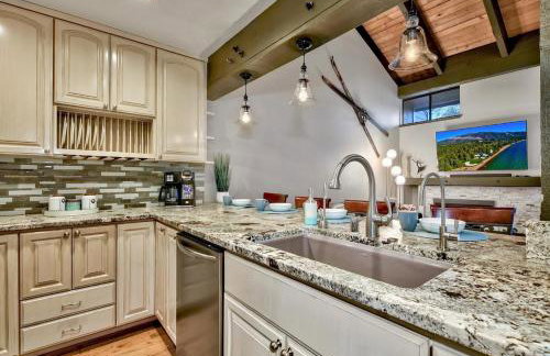 Private beach, Close to ski, Resort Amenities! - Foto 12