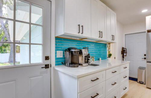 Private Hot Tub and Fenced Yard Sleek Gulfport Home - Foto 13