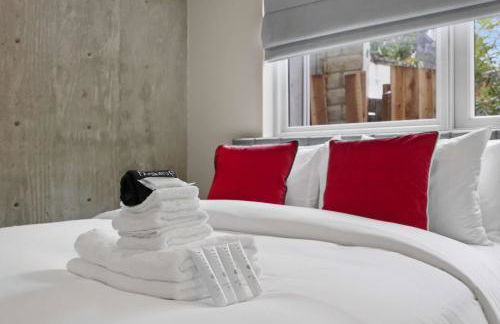 New Listing Hillside Villa by Colby & Conrad - Foto 21